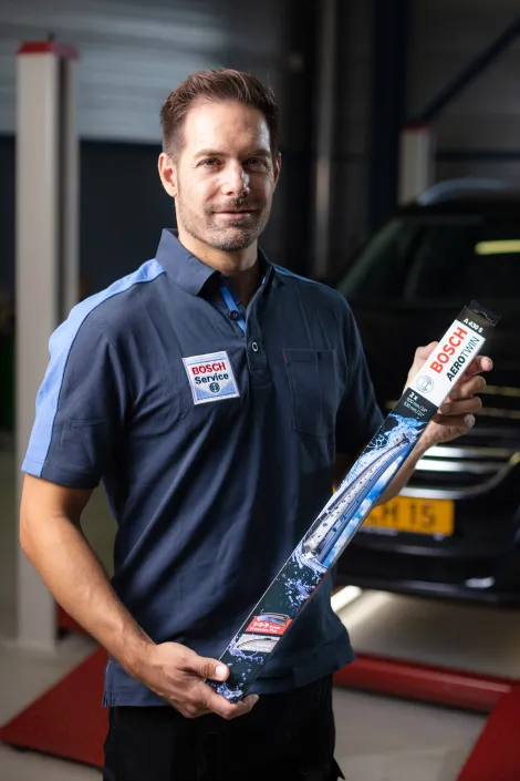  Mécanicien Bosch Car Service avec essuie-glace
